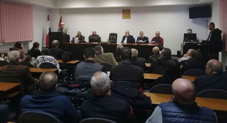 Knjiga Jure Šimića:  Duvanjska djeca – zagrebački starci…Slike sam birao očima, gledajući ih prenosio u knjigu.