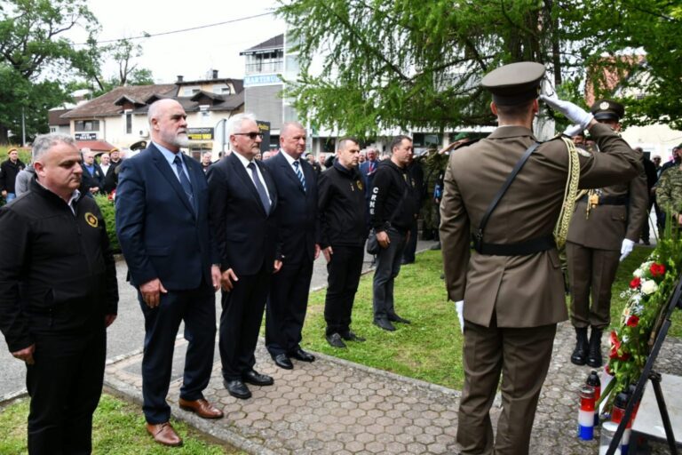 (FOTO) 32. OBLJETNICA „GROMOVA“: „Svi možemo biti ponosni na ljude koji su stvarali hrvatsku državu“