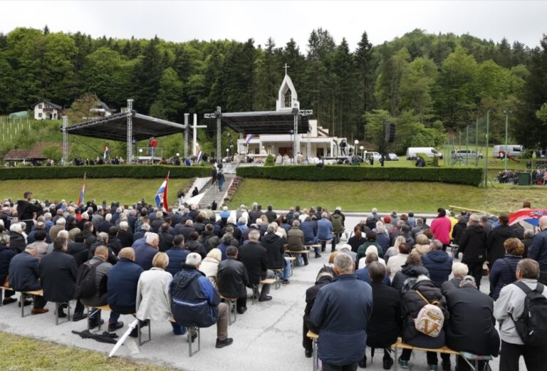 Nadbiskup Kutleša predvodio misu za žrtve Bleiburške tragedije i križnih puteva hrvatskoga naroda