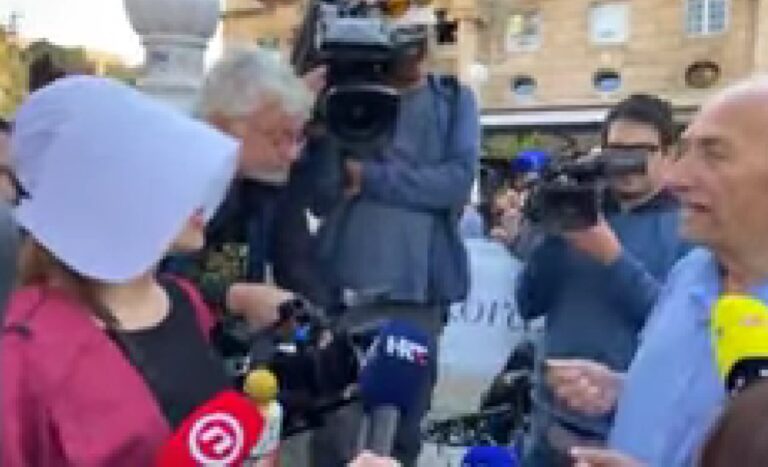 SRAMOTNO: Ponovo glasnom bukom i bubnjevima ometali molitvu