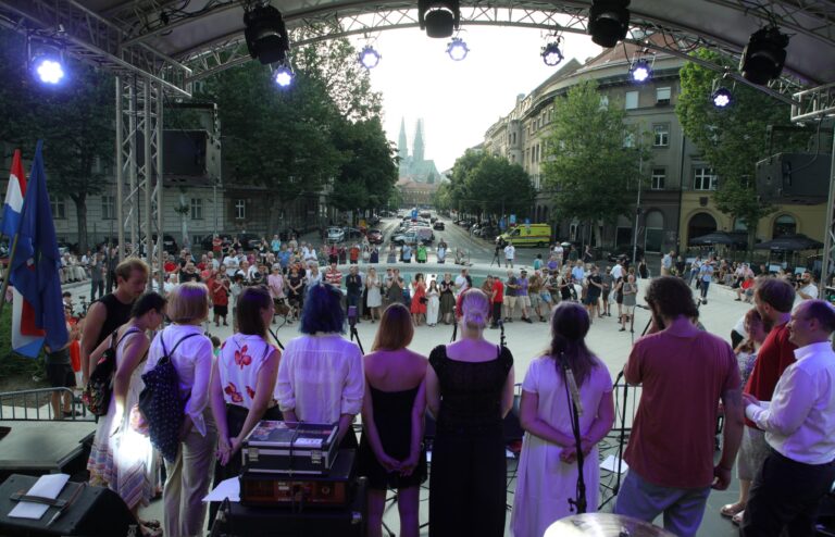 DEBAKL: Prazan Trg žrtava fašizma unatoč koncertu i Tomaševiću