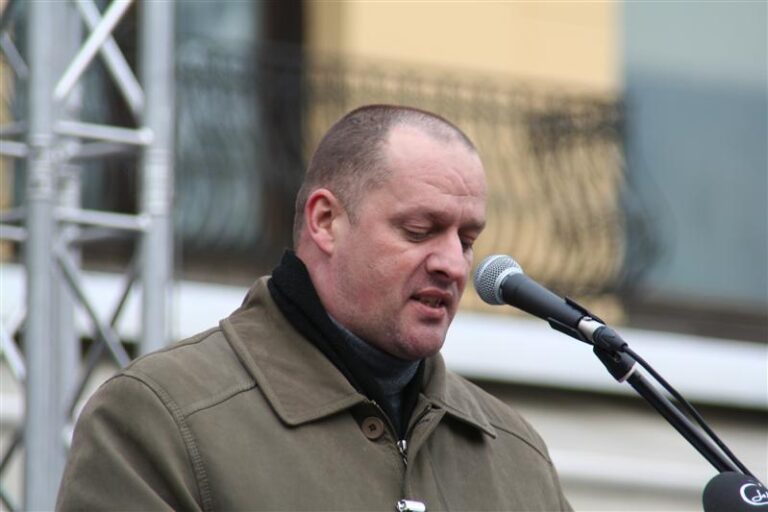 SLAVIČEK O SKIDANJU ZASTAVE U KNINU: “A  što reć nego  “Ajde bre, fala ti HDZ”