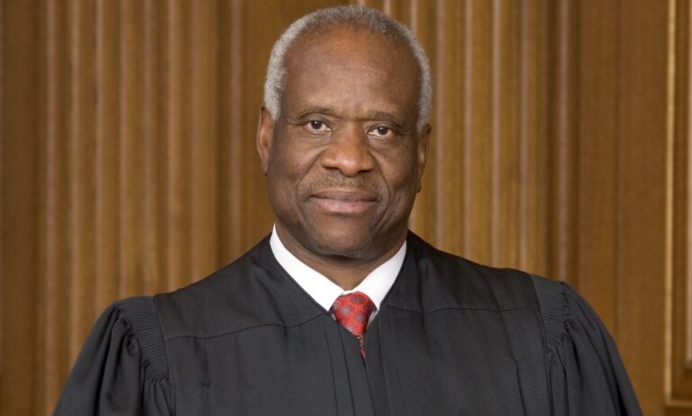 POVIJESNI DAN ZA SAD: VRHOVNI SUD ZABRANIO DISKRIMINACIJU BIJELACA, presudio – crni sudac