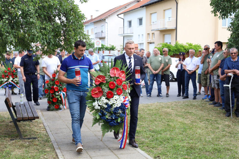 Obilježena 32. obljetnica pogibije petorice hrvatskih branitelja u Tenji