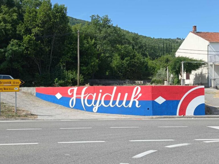 Dvojica Srba pomokrila se po Hajdukovom muralu u Konavlima: ‘Upozorio sam ih, a onda je uslijedio kaos…‘