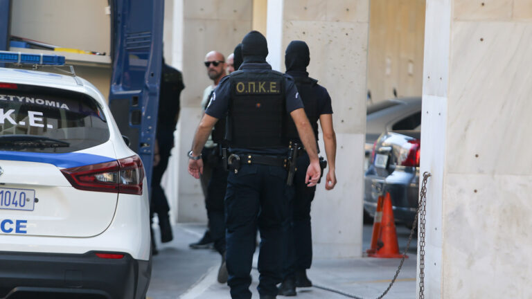 GRČKI MEDIJI: “Osim Katsourisa nijedan navijač AEK-a nije ozlijeđen oštrim predmetom, dok ima nekoliko hrvatskih koji su izbodeni”