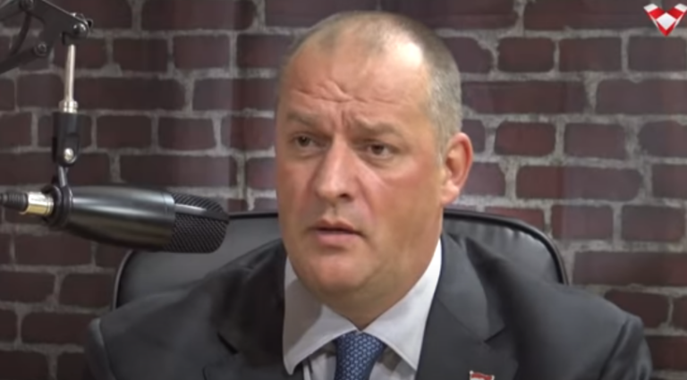 BI LI DANAS MLADI GINULI ZA HRVATSKU? “Oni su već zamahnuli mačetom prema vašem vratu, vi to ne vidite jer vam oči bleje u mobitel”