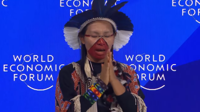 Svećenik postavio četiri pitanja nakon šamanskog rituala u Davosu