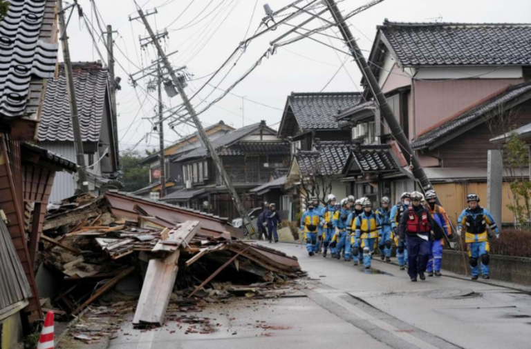 Broj poginulih u potresu u Japanu premašio 100, stotine nestalih