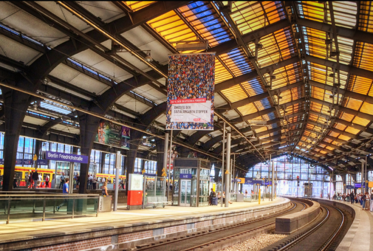 Njemačka u potpunoj blokadi: Vlakovi ne voze, traktori blokiraju ceste