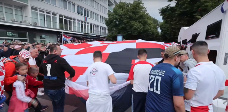 Najveća navijačka zastava stigla je u Njemačku