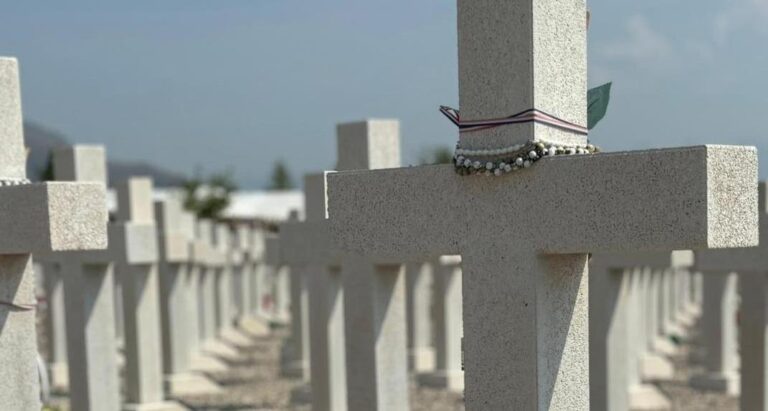 11 tisuća križeva na “Groblju mira” kao znak sjećanja na žrtve totalitarnih režima