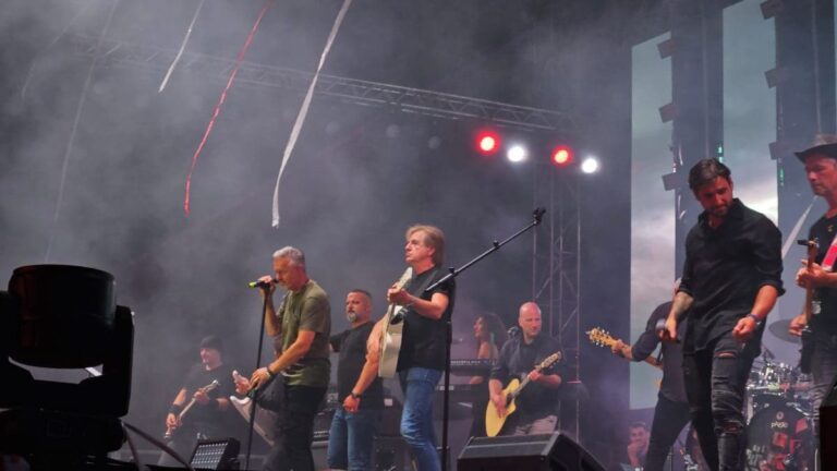 Thompson u Dugopolju: ‘Pokažite svima kako se ljubi naša Domovina. Kako se ljubi živi Bog’