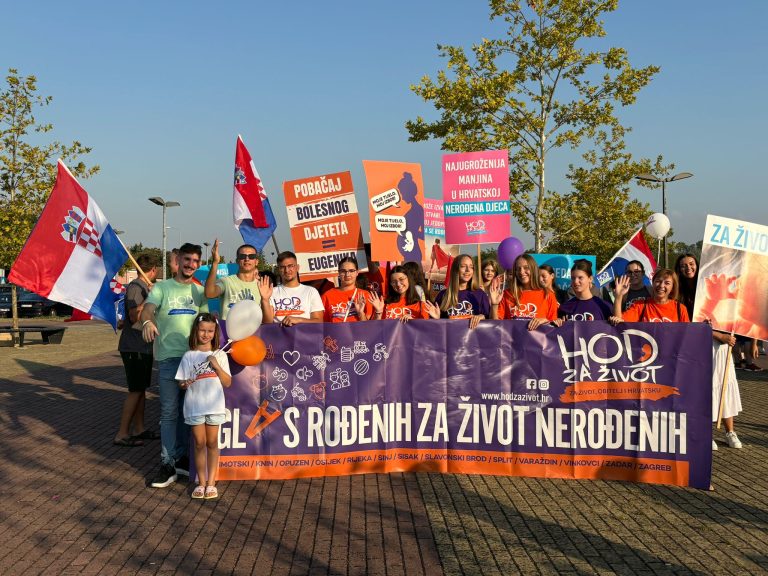 Hod za život u Slavonskom Brodu: Hrvatske obitelji poslale poruke nade i radosti života
