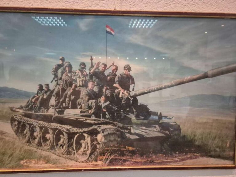 KAO DA JE BILO JUČER: Otvorena izložba ratnih fotografija Oklopne bojne Brigade kralja Tomislava