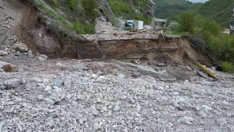 Ispovijest vozača kamiona koji je preživio odron: Sve se odigralo u nekoliko sekundi, cesta ispred mene je nestala