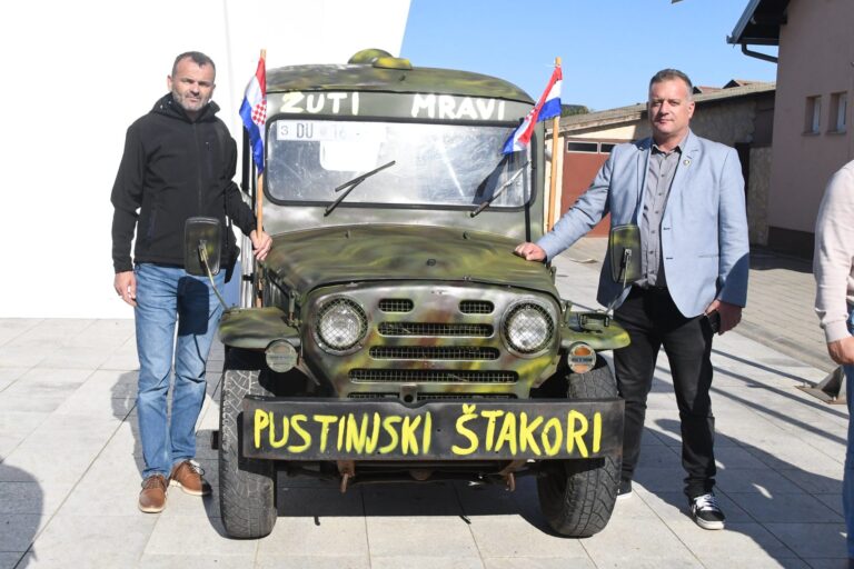 Memorijalni centar u Vukovaru dobio repliku vozila ” Žutih mravi”