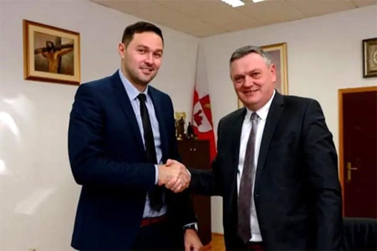 MOJ IVANE, POBRATIME MIO: Ivan Buntić, suprotno zakonu, posao dodijelio suprugu svoje najbliže suradnice…