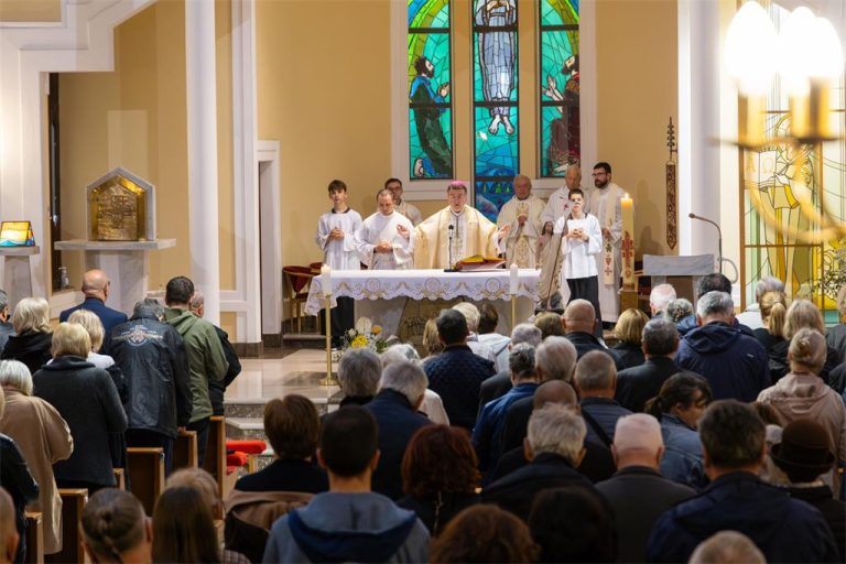 Biskup Šaško: Nemamo u Zagrebu spomen na žrtve zločina već smo izloženi veličanju zločinaca
