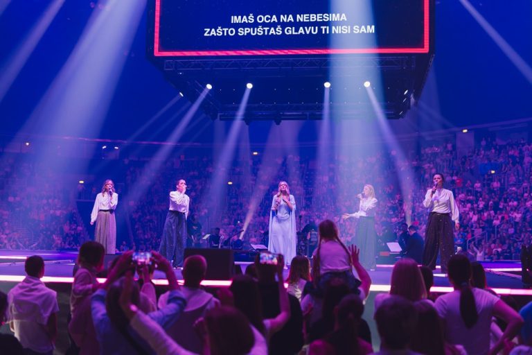 Progledaj srcem: Dvije večeri se u molitvi, pjesmi i zajedništvu slavilo Boga